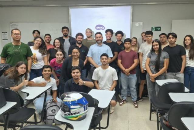 CEO da AgroExport compartilha experiência prática sobre exportações com alunos da Universidade