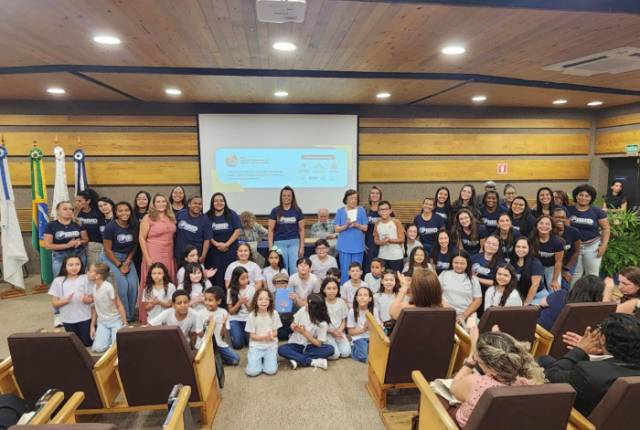Alunas de Pedagogia da Uniube compartilham experiências do PIBID durante ANPEd Centro-Oeste