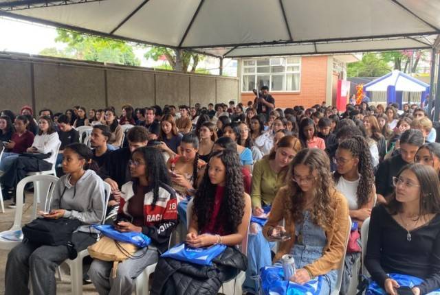 Mais de 300 estudantes participam do 1º Aquece Enem da Uniube em Araxá